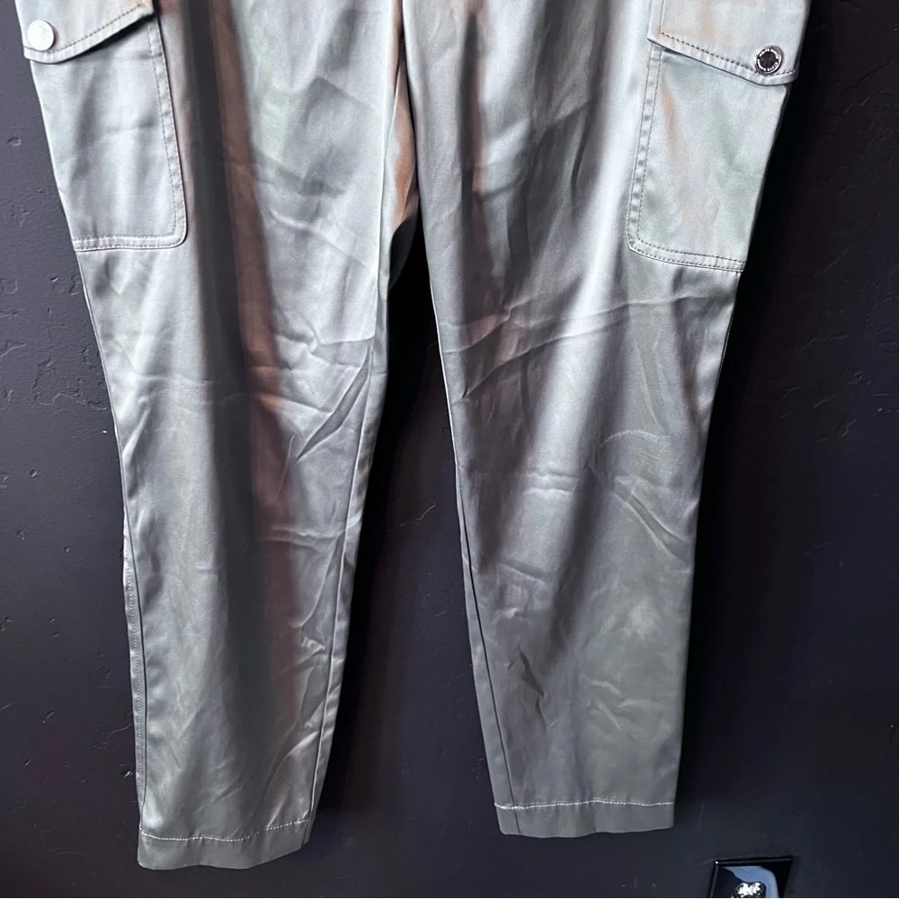 White House black Market women cargo pants Size: 10 Color: Olive Green